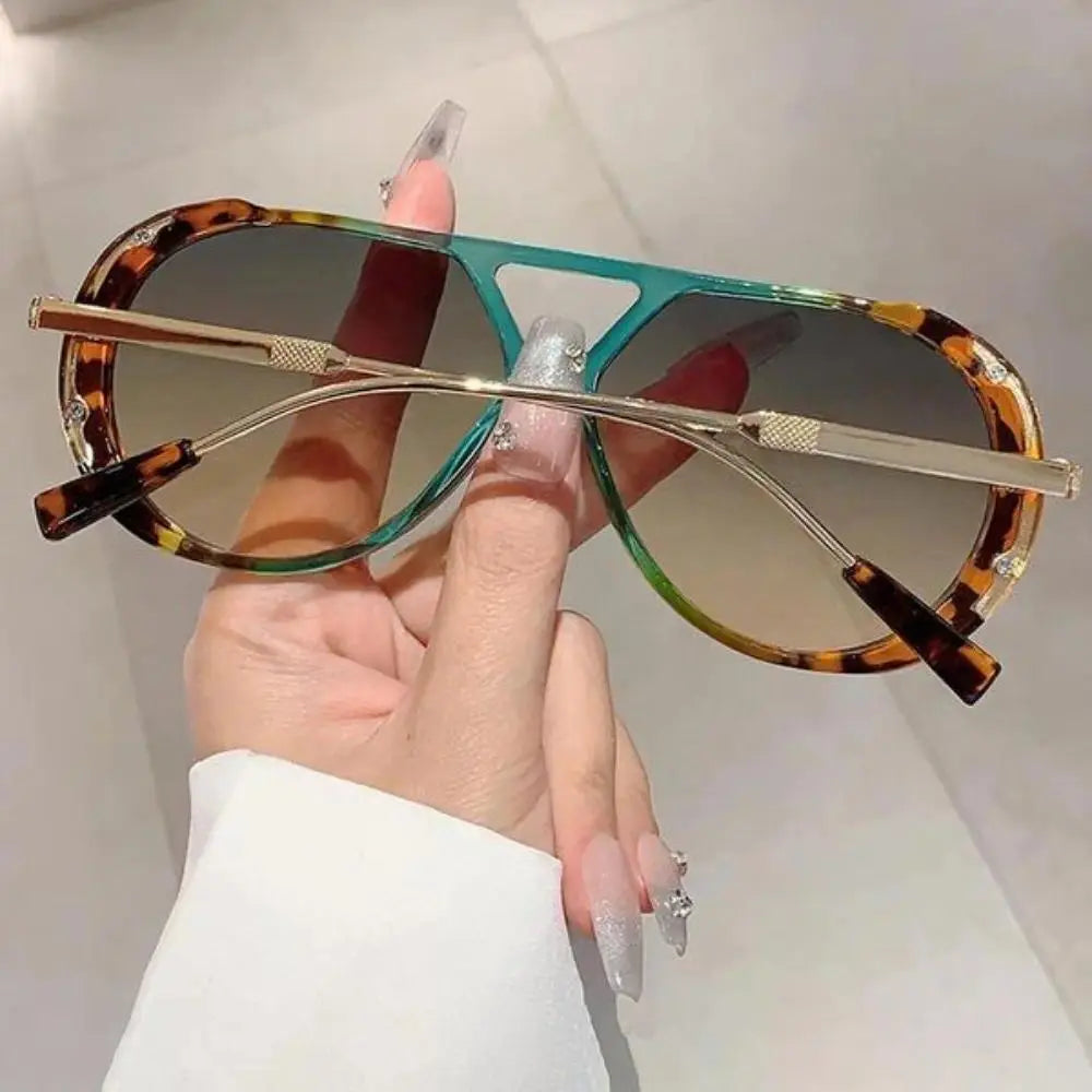 2026 New Y2K Retro Tortoise Shell Polarized Sunglasses for Women, Lightweight Premium Square Frame Shades, Stylish Casual Summer Eyewear Perfect for Beach Vacation Summer Outfits.