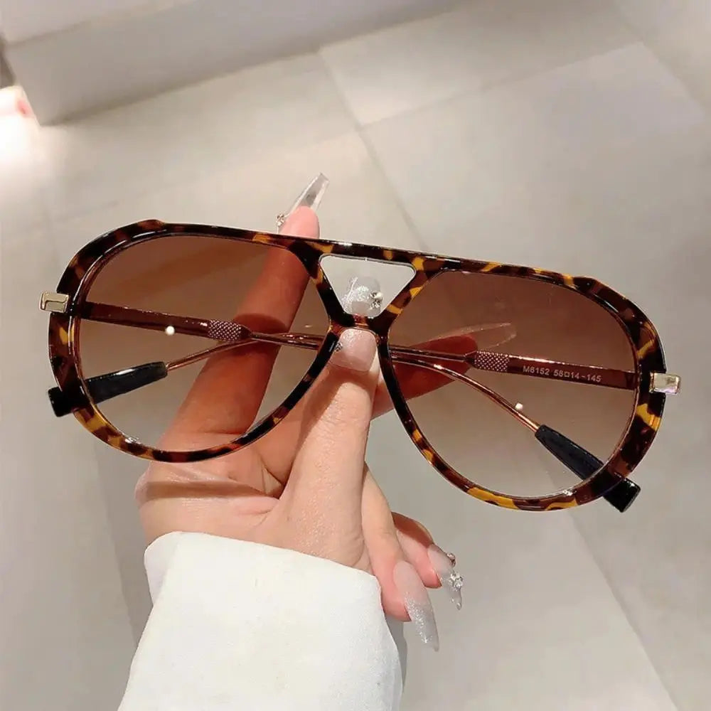 2026 New Y2K Retro Tortoise Shell Polarized Sunglasses for Women, Lightweight Premium Square Frame Shades, Stylish Casual Summer Eyewear Perfect for Beach Vacation Summer Outfits.